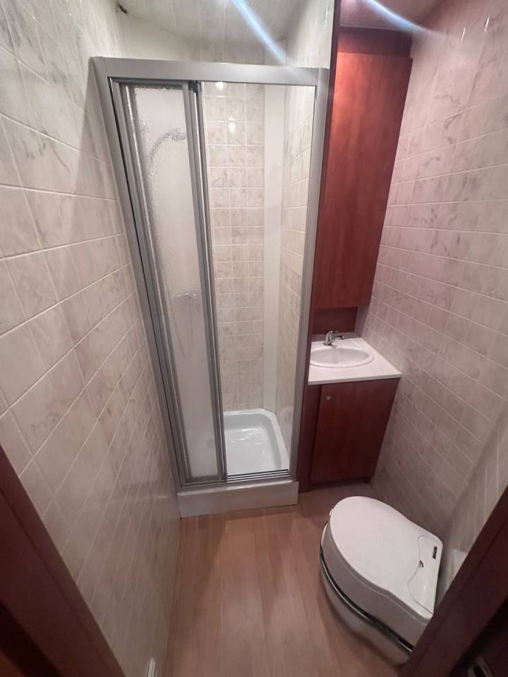 Zware paardenvrachtwagen (groot rijbewijs) Mercedes MERCEDES-BENZ 0 Tweedehands