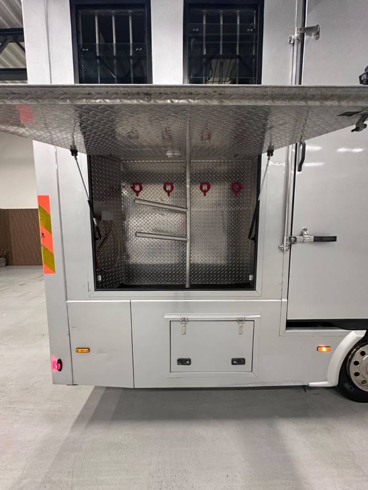 Zware paardenvrachtwagen (groot rijbewijs) Mercedes MERCEDES-BENZ 0 Tweedehands