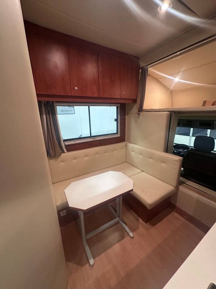 Zware paardenvrachtwagen (groot rijbewijs) Mercedes MERCEDES-BENZ 0 Tweedehands