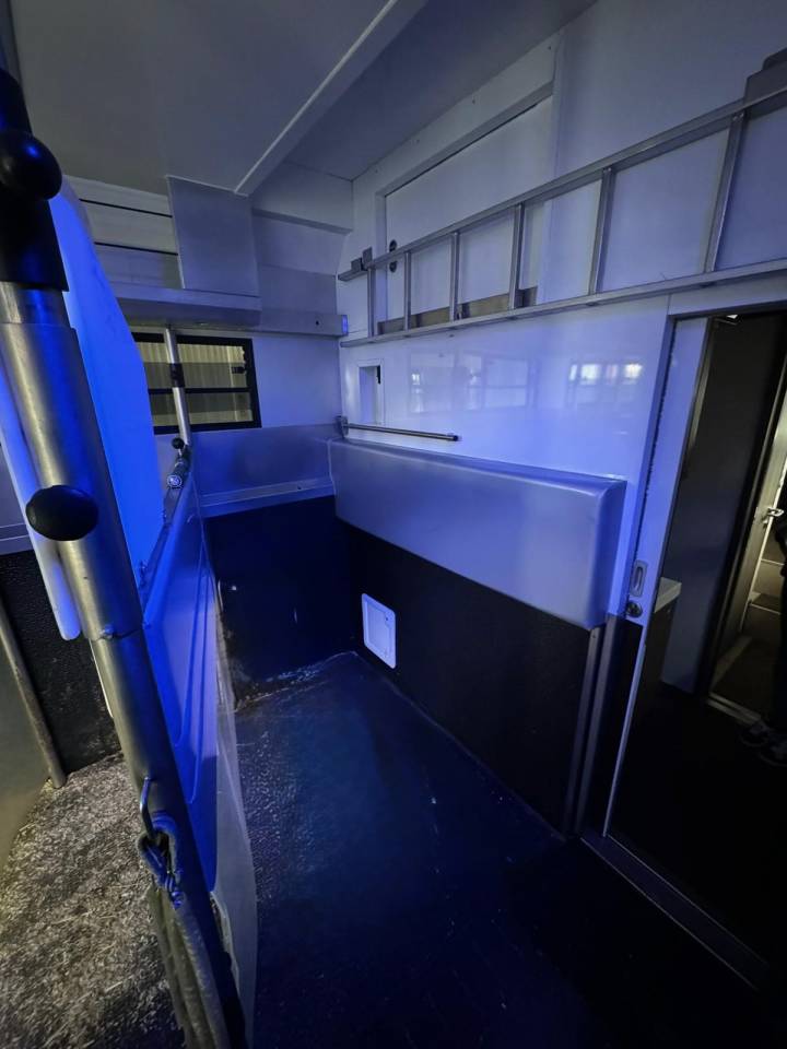 Zware paardenvrachtwagen (groot rijbewijs) Scania SCANIA 0 Tweedehands