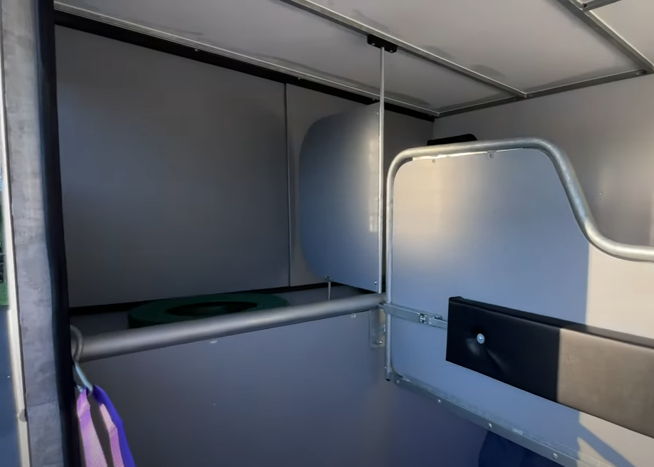 Kleine paardenvrachtwagen (B rijbewijs) AP Petit Renault MASTER L2 2018 Nieuw