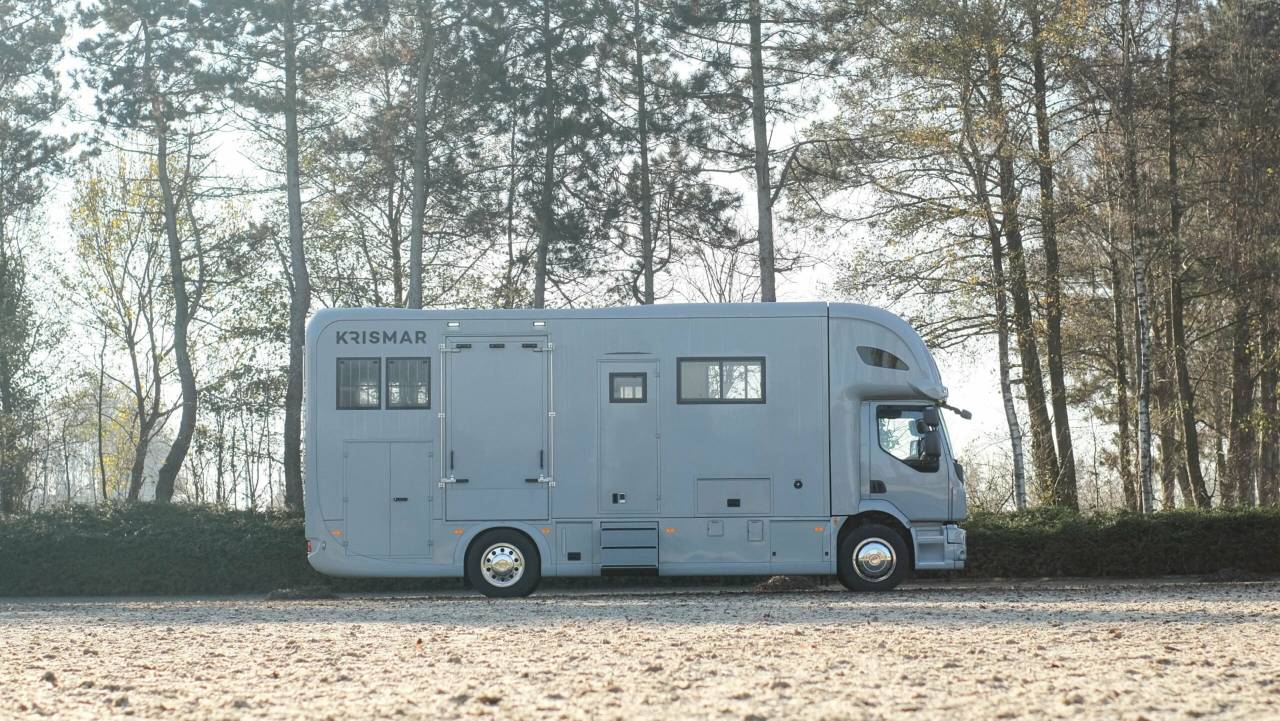 Zware paardenvrachtwagen (groot rijbewijs) Krismar Volvo 4 chevaux HC 2025 Nieuw