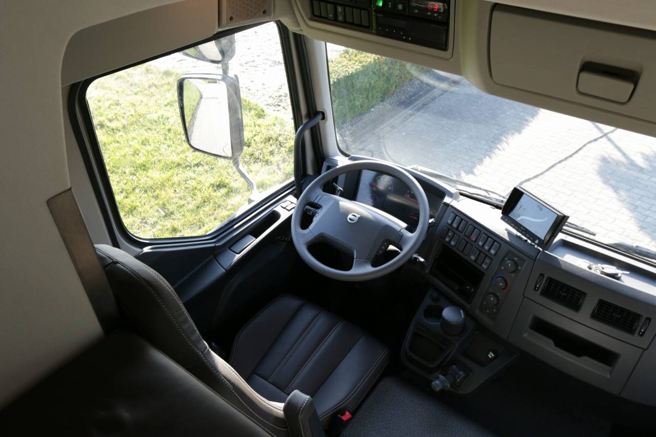 Zware paardenvrachtwagen (groot rijbewijs) Krismar Volvo 4 chevaux HC 2025 Nieuw