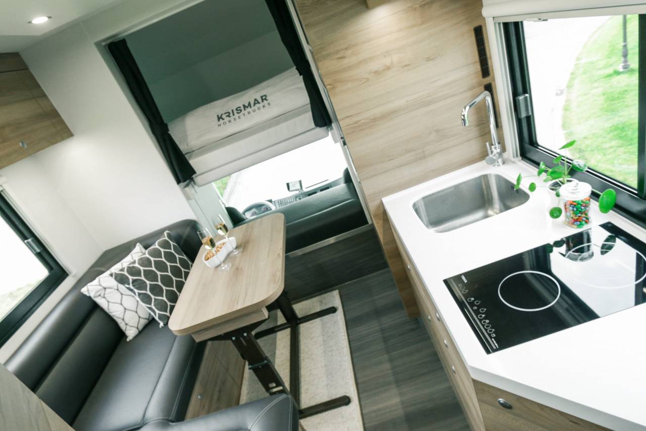 Zware paardenvrachtwagen (groot rijbewijs) Krismar Volvo 4 chevaux HC 2025 Nieuw