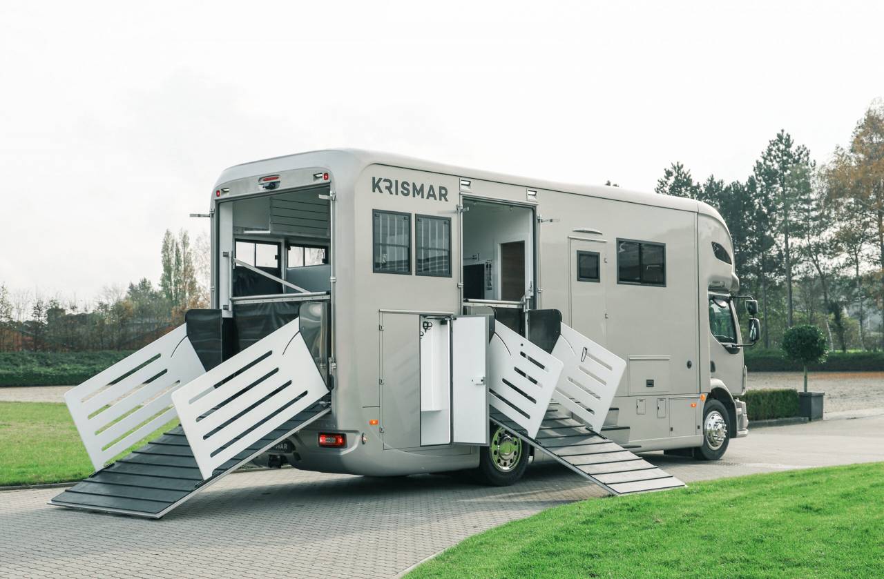 Zware paardenvrachtwagen (groot rijbewijs) Krismar Volvo 4 chevaux HC 2025 Nieuw