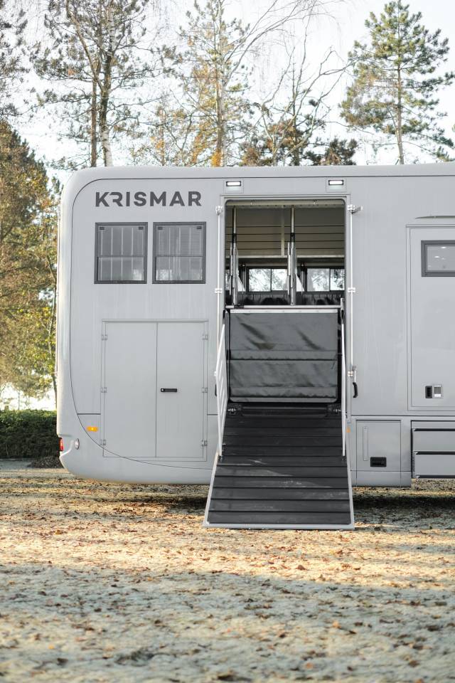 Zware paardenvrachtwagen (groot rijbewijs) Krismar Volvo 4 chevaux HC 2025 Nieuw