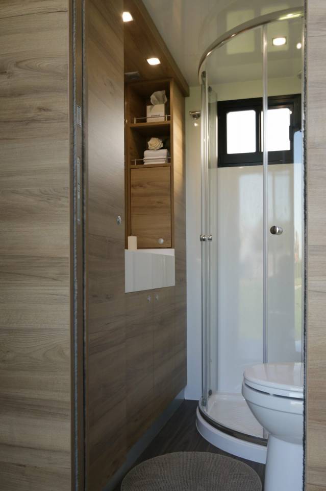 Zware paardenvrachtwagen (groot rijbewijs) Krismar Volvo 4 chevaux HC 2025 Nieuw