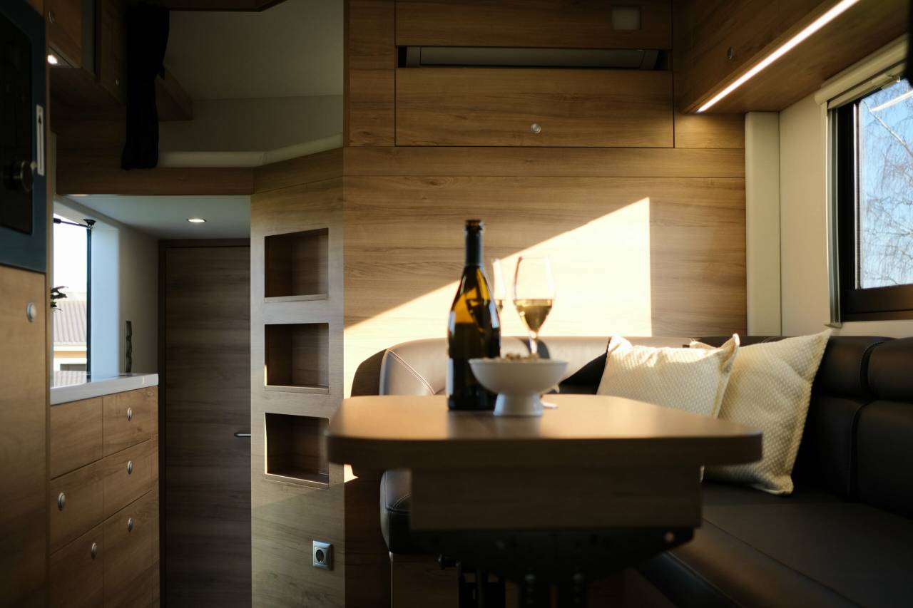 Zware paardenvrachtwagen (groot rijbewijs) Krismar Volvo 4 chevaux HC 2025 Nieuw