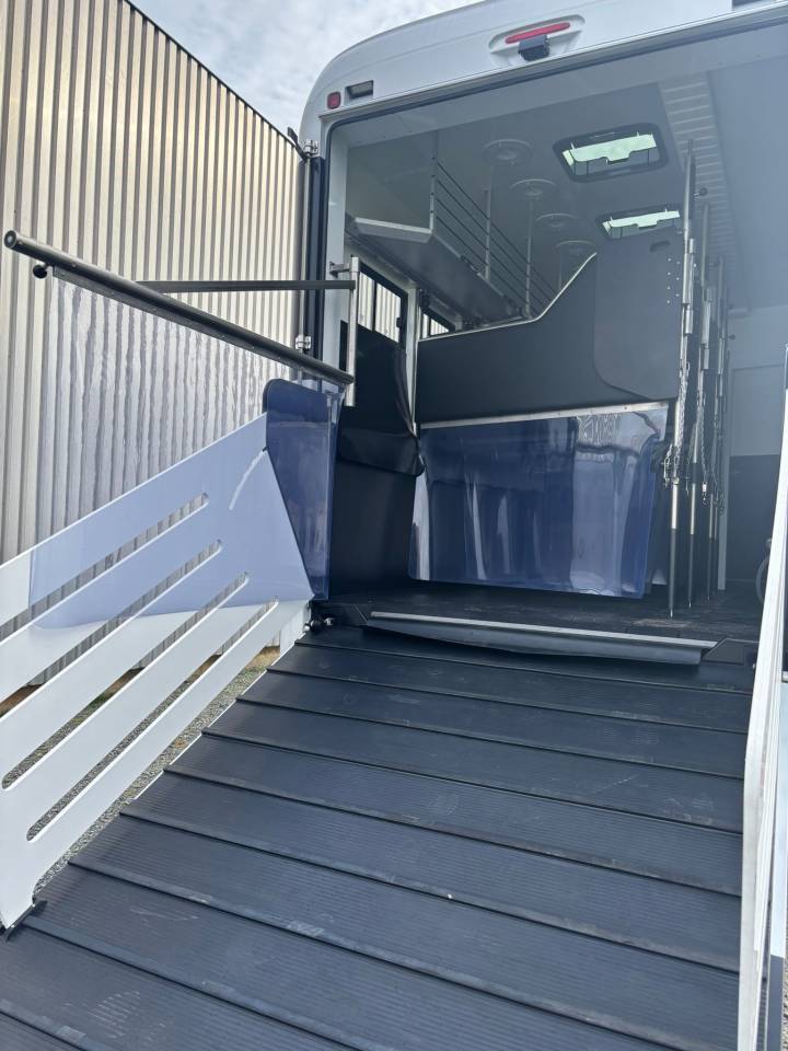 Zware paardenvrachtwagen (groot rijbewijs) Krismar Classicspace 2640 gamme pro 2025 Nieuw