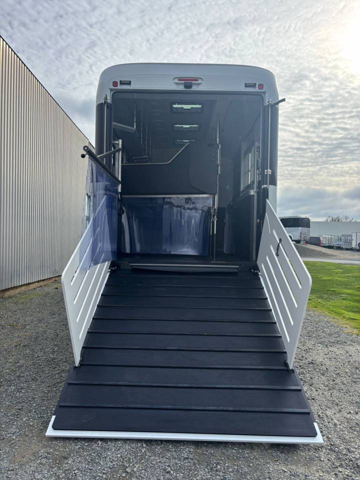 Zware paardenvrachtwagen (groot rijbewijs) Krismar Classicspace 2640 gamme pro 2025 Nieuw