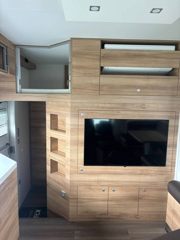 Zware paardenvrachtwagen (groot rijbewijs) Krismar Classicspace 2640 gamme pro 2025 Nieuw