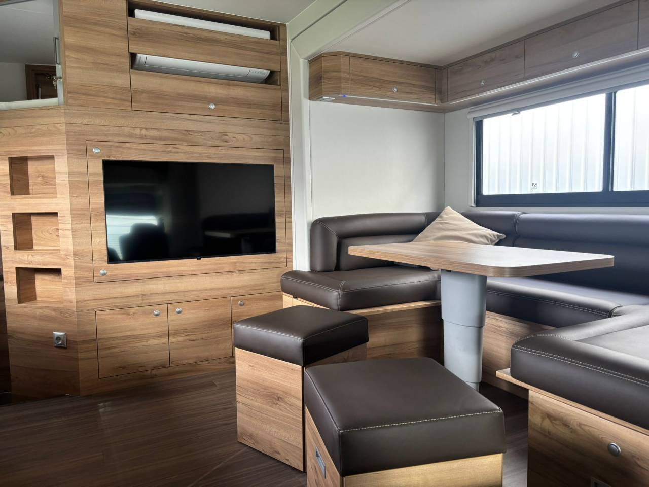 Zware paardenvrachtwagen (groot rijbewijs) Krismar Classicspace 2640 gamme pro 2025 Nieuw