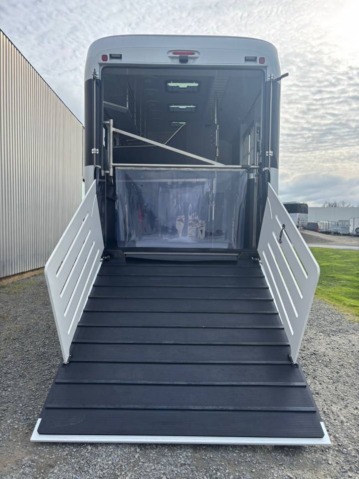 Zware paardenvrachtwagen (groot rijbewijs) Krismar Classicspace 2640 gamme pro 2025 Nieuw