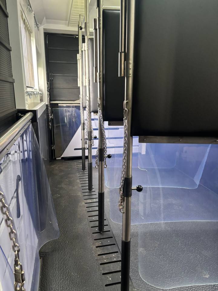 Zware paardenvrachtwagen (groot rijbewijs) Krismar Classicspace 2640 gamme pro 2025 Nieuw