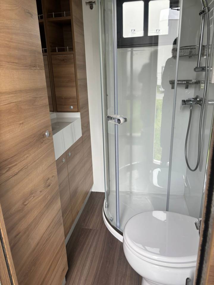 Zware paardenvrachtwagen (groot rijbewijs) Krismar Classicspace 2640 gamme pro 2025 Nieuw