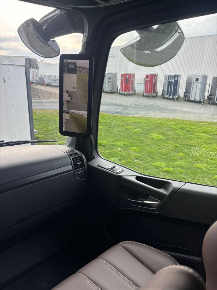 Zware paardenvrachtwagen (groot rijbewijs) Krismar Classicspace 2640 gamme pro 2025 Nieuw