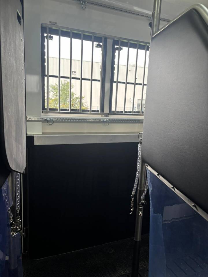 Zware paardenvrachtwagen (groot rijbewijs) Krismar Classicspace 2640 gamme pro 2025 Nieuw