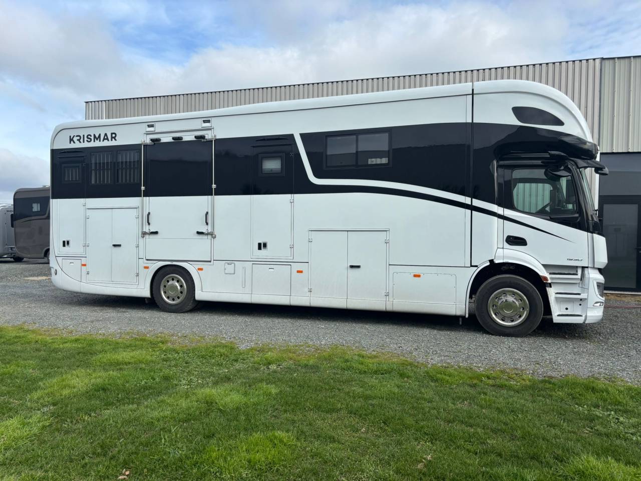 Zware paardenvrachtwagen (groot rijbewijs) Krismar Classicspace 2640 gamme pro 2025 Nieuw