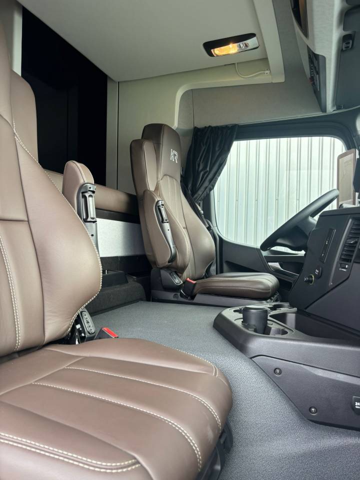 Zware paardenvrachtwagen (groot rijbewijs) Krismar Classicspace 2640 gamme pro 2025 Nieuw