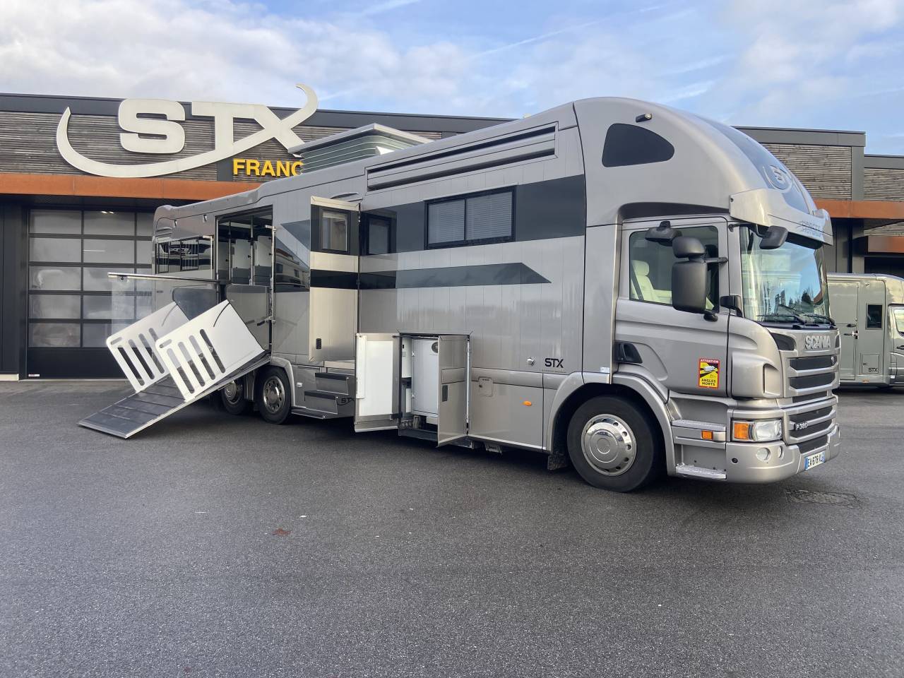 Zware paardenvrachtwagen (groot rijbewijs) STX  2013 Tweedehands