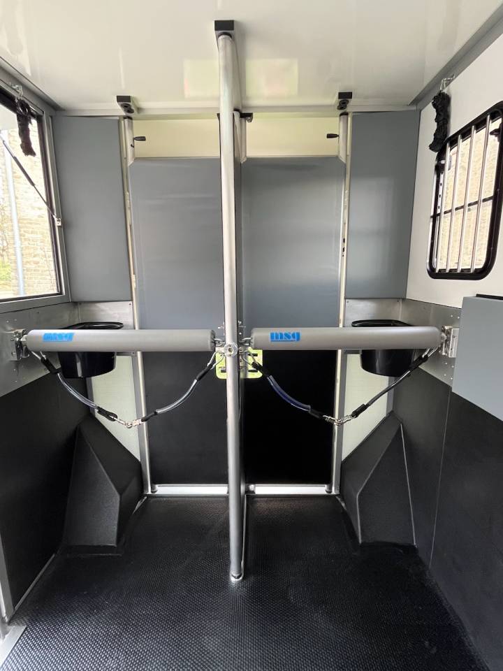 Kleine paardenvrachtwagen (B rijbewijs) Autre marque NISSAN 0 Nieuw