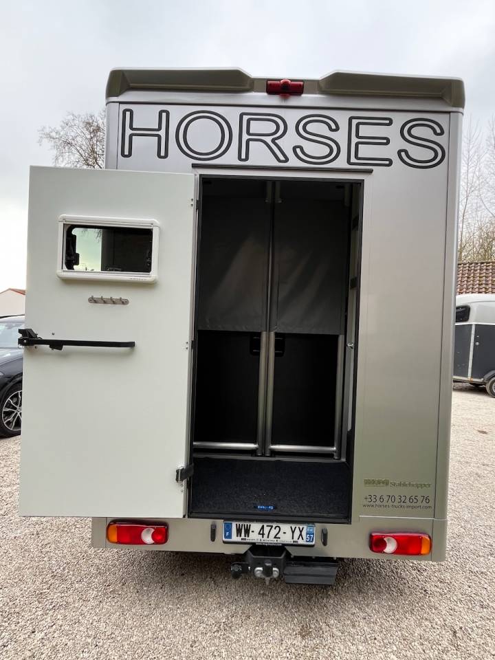 Kleine paardenvrachtwagen (B rijbewijs) Autre marque NISSAN 0 Nieuw