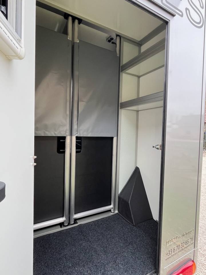 Kleine paardenvrachtwagen (B rijbewijs) Autre marque NISSAN 0 Nieuw