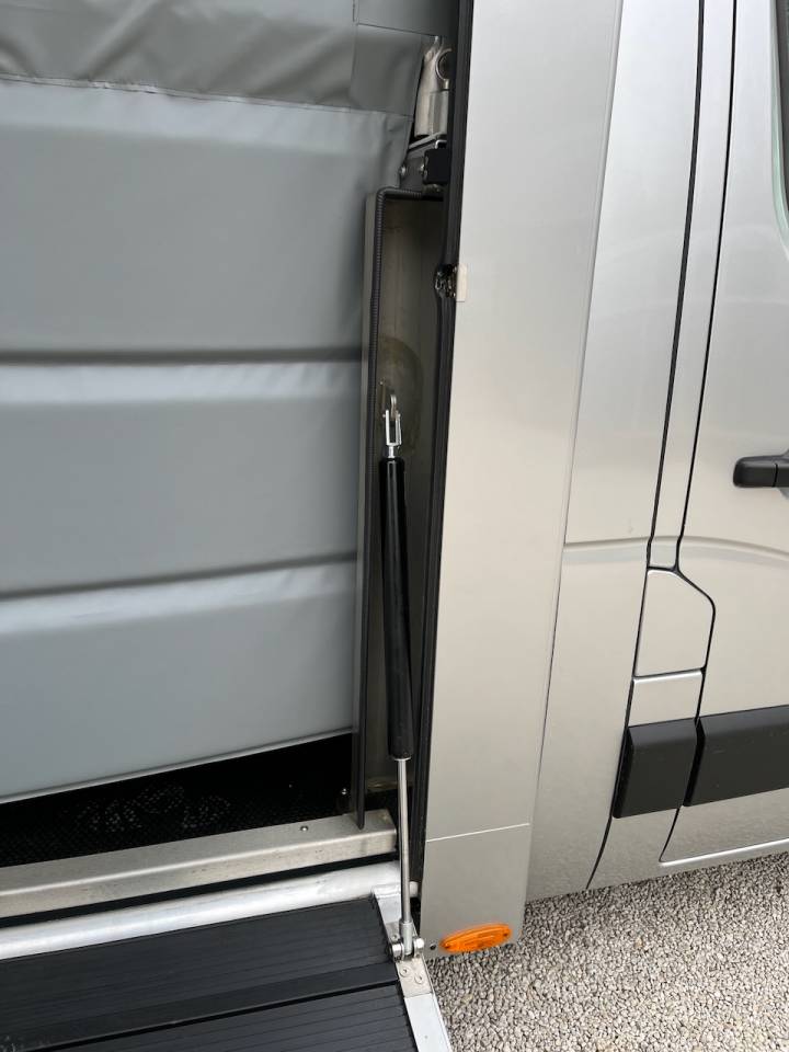 Kleine paardenvrachtwagen (B rijbewijs) Autre marque NISSAN 0 Nieuw