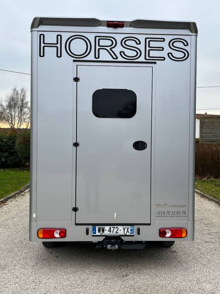 Kleine paardenvrachtwagen (B rijbewijs) Autre marque NISSAN 0 Nieuw
