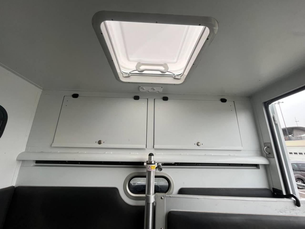 Kleine paardenvrachtwagen (B rijbewijs) Theault PROTEO 5 PLACES 2011 Tweedehands