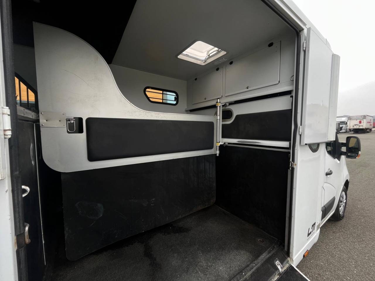 Kleine paardenvrachtwagen (B rijbewijs) Theault PROTEO 5 PLACES 2011 Tweedehands