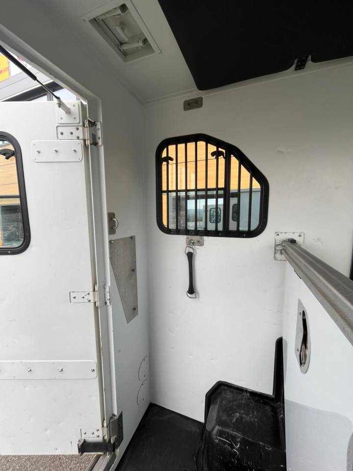 Kleine paardenvrachtwagen (B rijbewijs) Theault PROTEO 5 PLACES 2011 Tweedehands