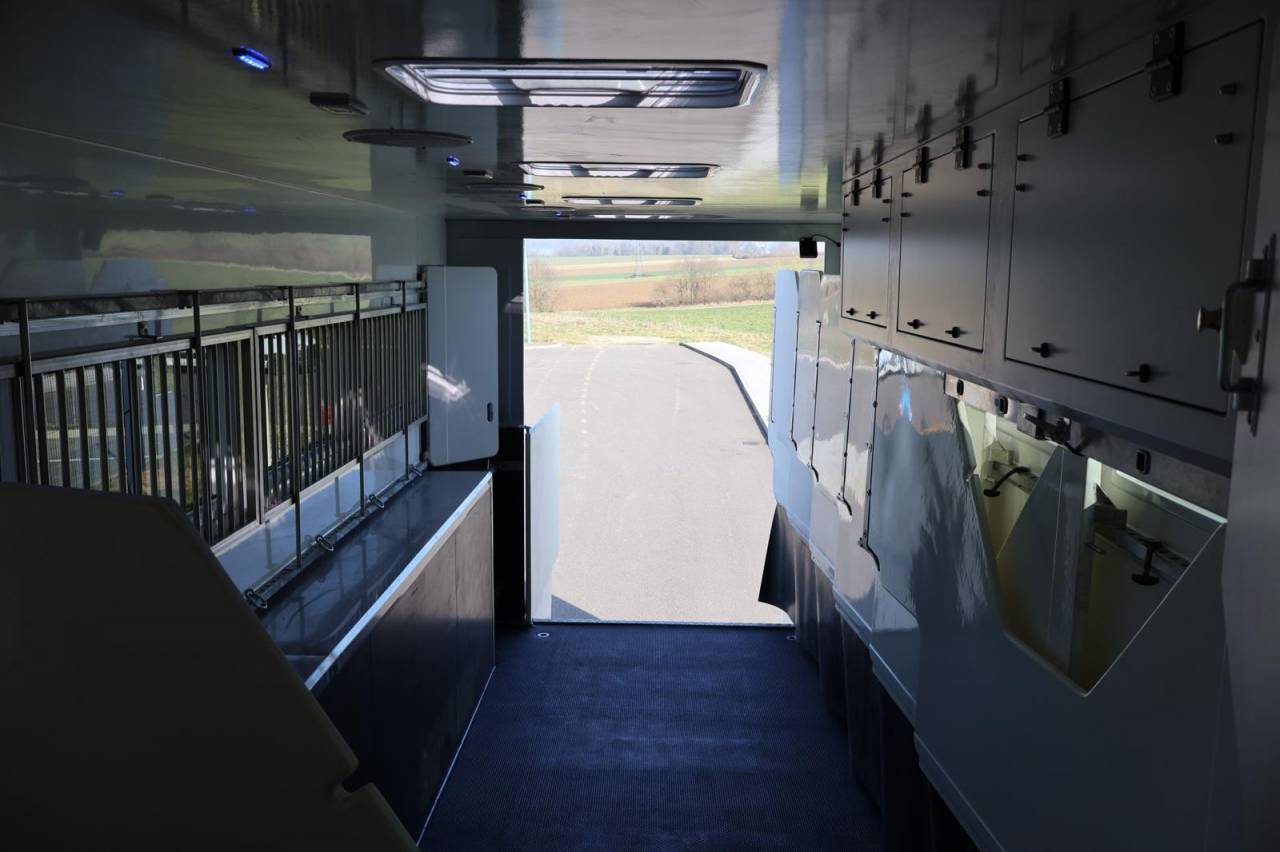 Zware paardenvrachtwagen (groot rijbewijs) Andere merken MAN TGS 26.430 PAILLARD 8 CHEVAUX POP OUT 2025 Nieuw