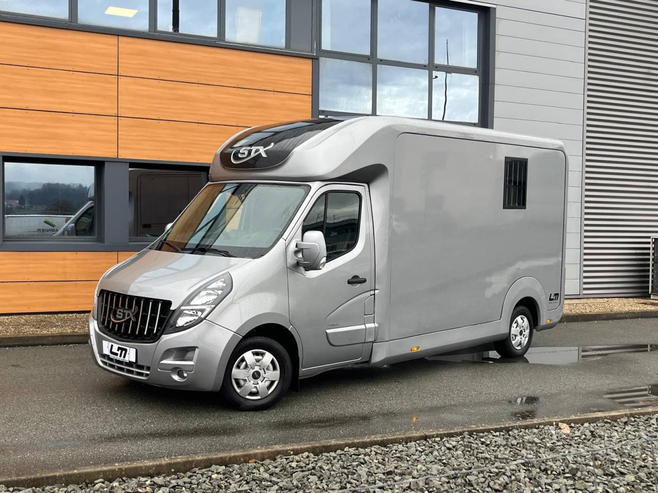 Kleine paardenvrachtwagen (B rijbewijs) STX STX 2021 Tweedehands