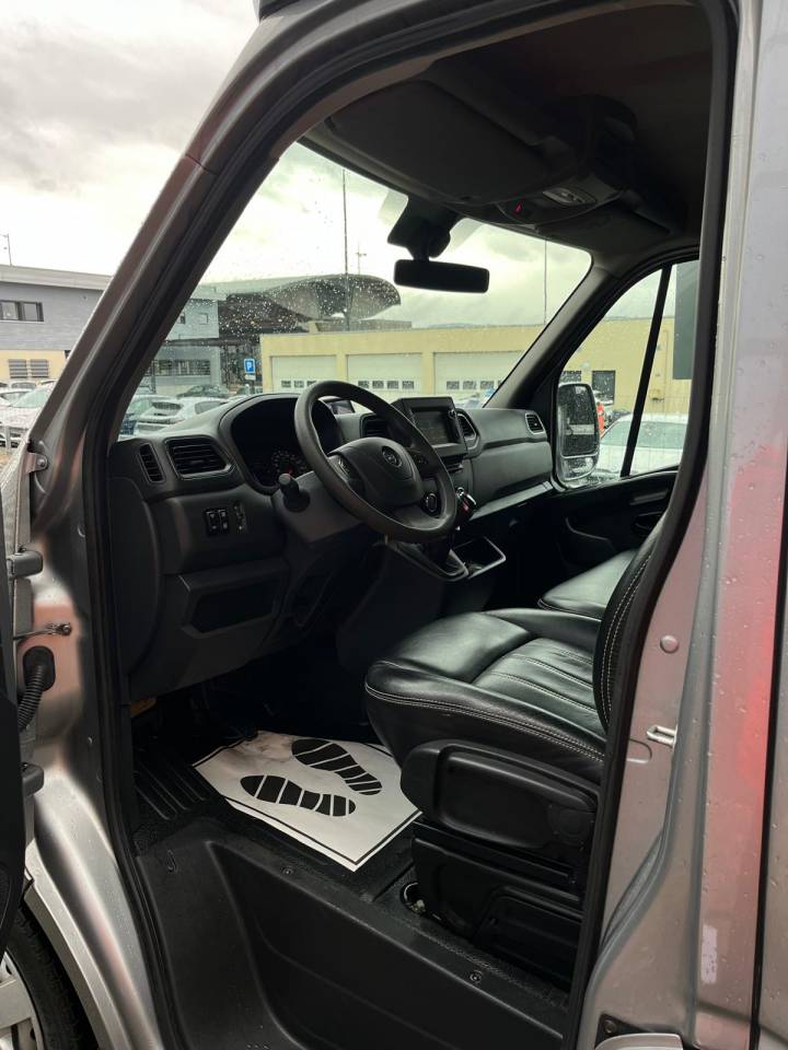 Kleine paardenvrachtwagen (B rijbewijs) STX STX 2021 Tweedehands