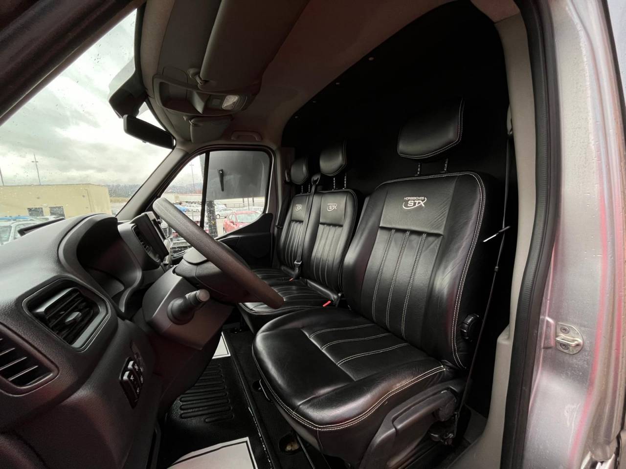 Kleine paardenvrachtwagen (B rijbewijs) STX STX 2021 Tweedehands