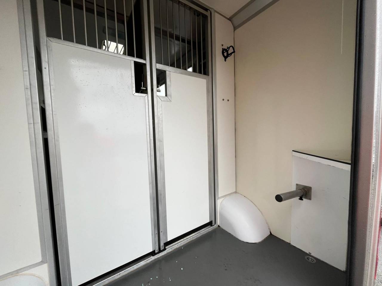 Kleine paardenvrachtwagen (B rijbewijs) STX STX 2021 Tweedehands