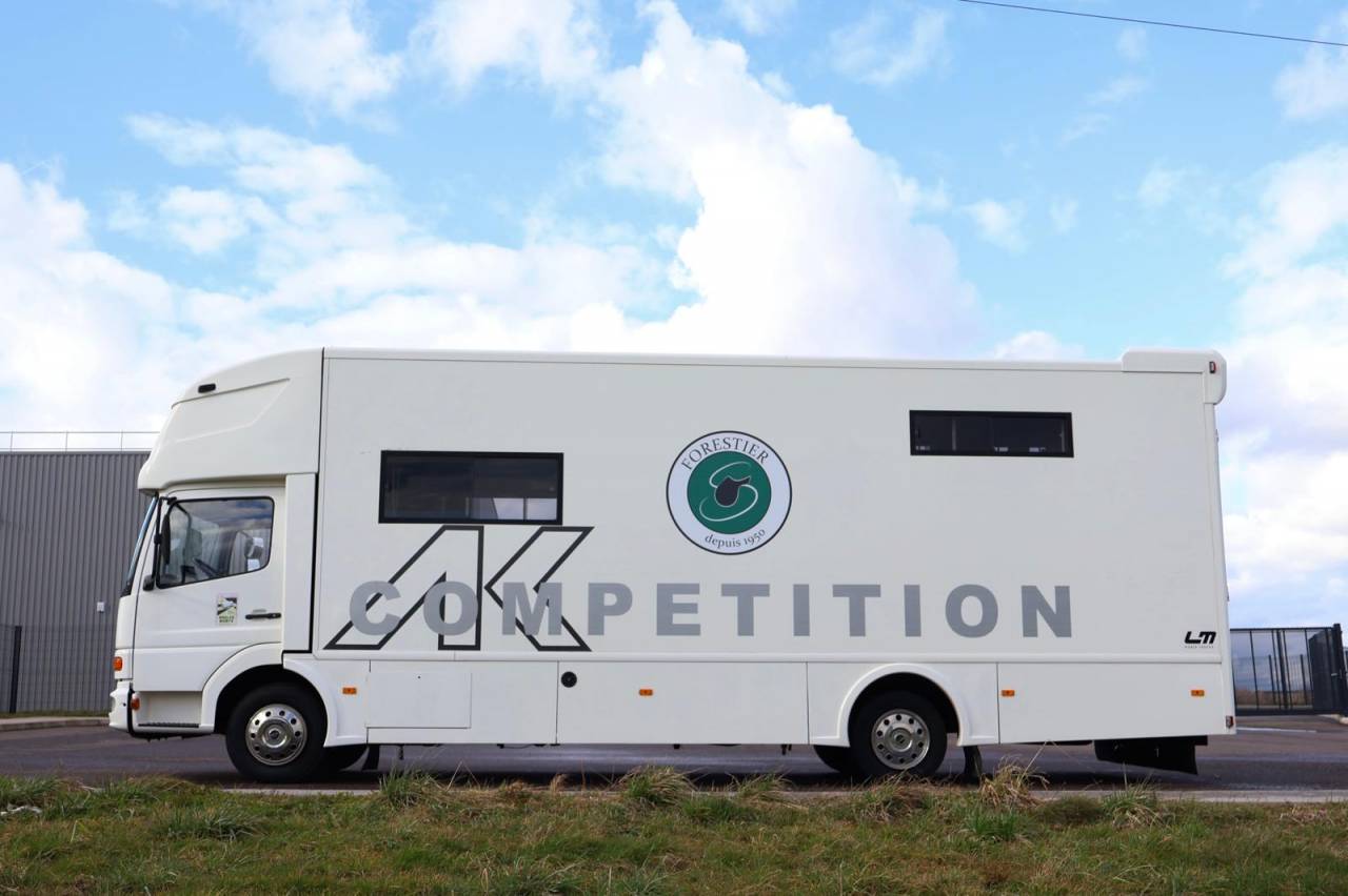 Zware paardenvrachtwagen (groot rijbewijs) Andere merken AK ATEGO 4 CHEVAUX 8.180 2014 Tweedehands