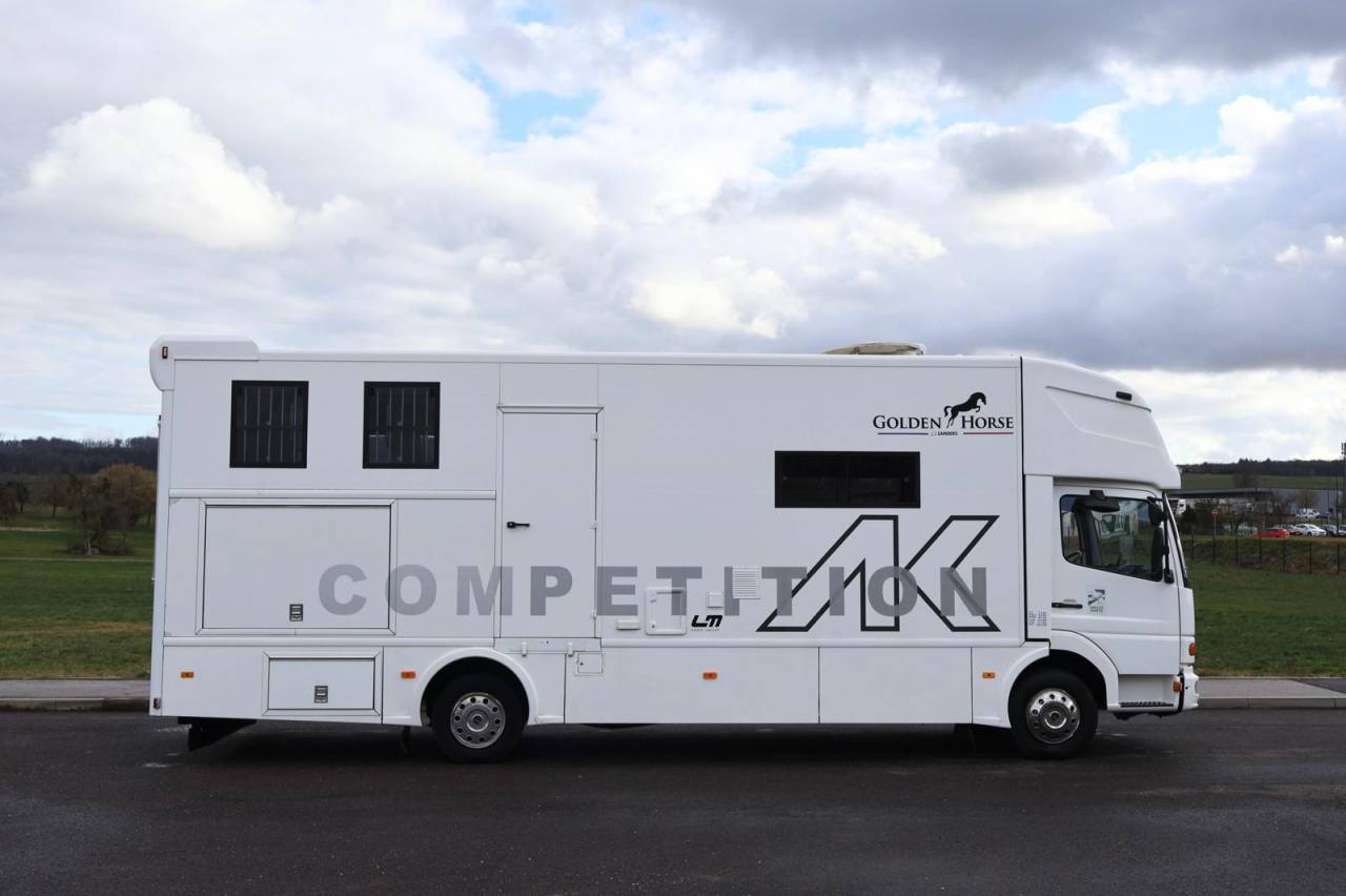 Zware paardenvrachtwagen (groot rijbewijs) Andere merken AK ATEGO 4 CHEVAUX 8.180 2014 Tweedehands