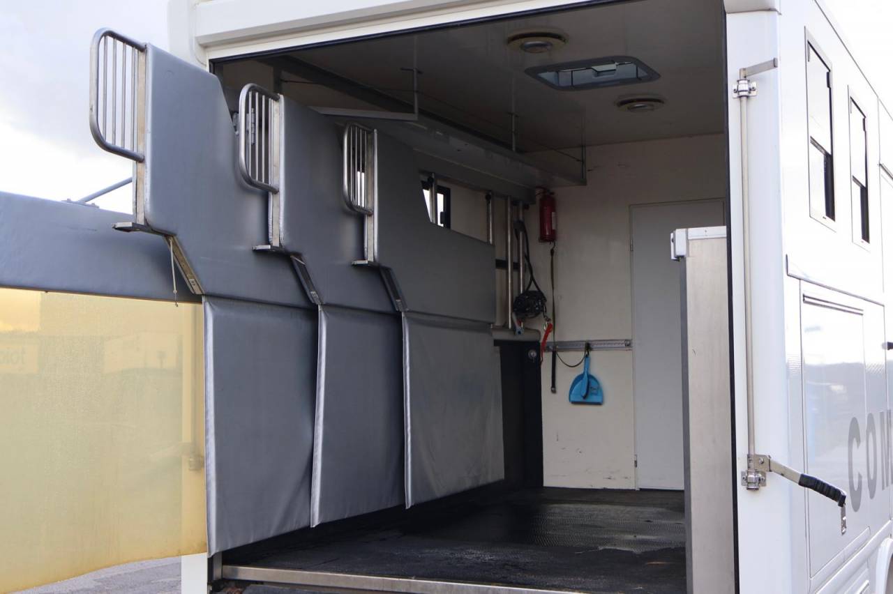 Zware paardenvrachtwagen (groot rijbewijs) Andere merken AK ATEGO 4 CHEVAUX 8.180 2014 Tweedehands