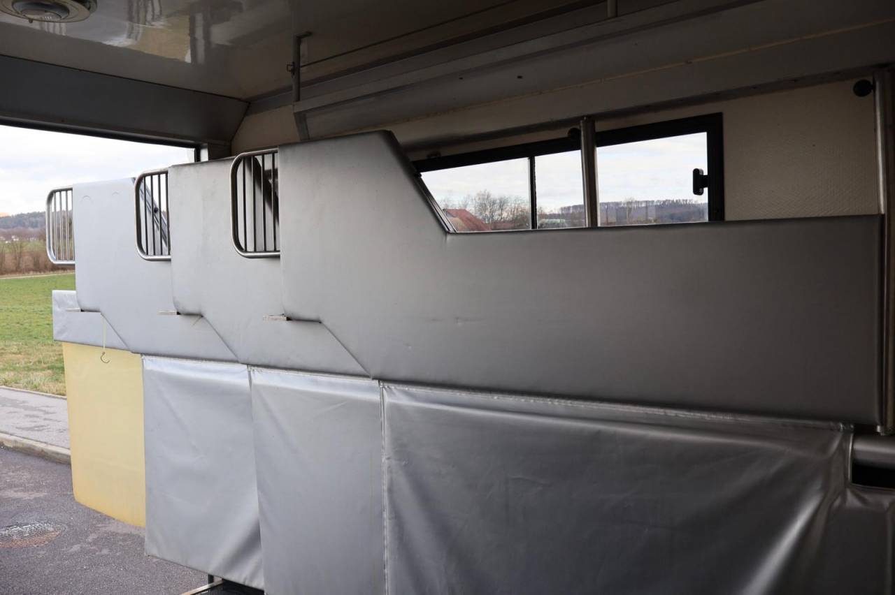 Zware paardenvrachtwagen (groot rijbewijs) Andere merken AK ATEGO 4 CHEVAUX 8.180 2014 Tweedehands