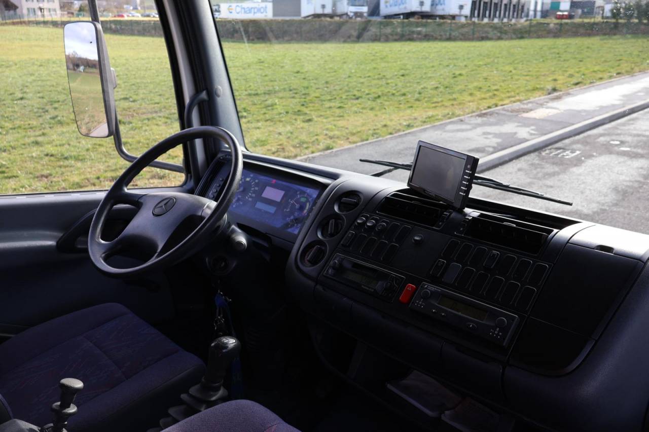 Zware paardenvrachtwagen (groot rijbewijs) Andere merken AK ATEGO 4 CHEVAUX 8.180 2014 Tweedehands