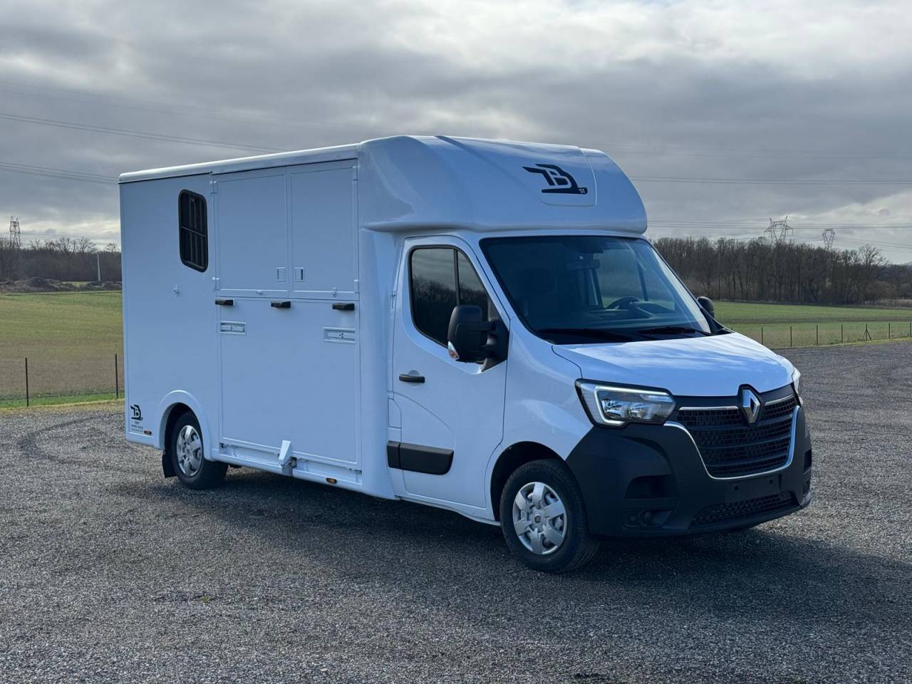 Kleine paardenvrachtwagen (B rijbewijs) TBST Renault Master 2025 Nieuw