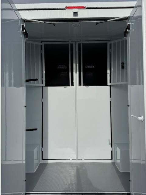 Kleine paardenvrachtwagen (B rijbewijs) TBST Renault Master 2025 Nieuw