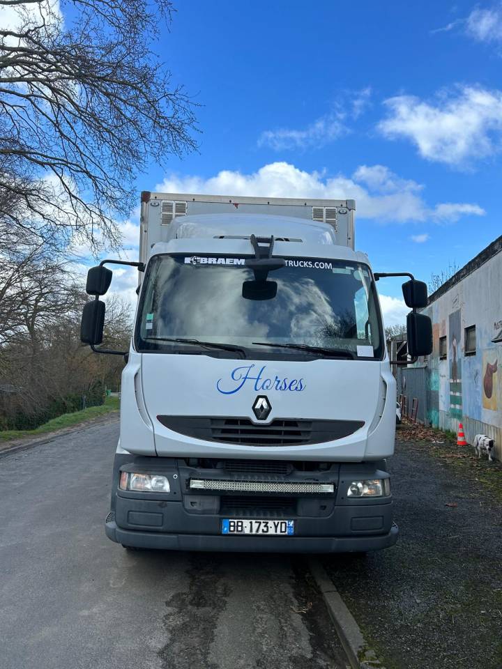 Zware paardenvrachtwagen (groot rijbewijs) Renault midle 2011 Tweedehands