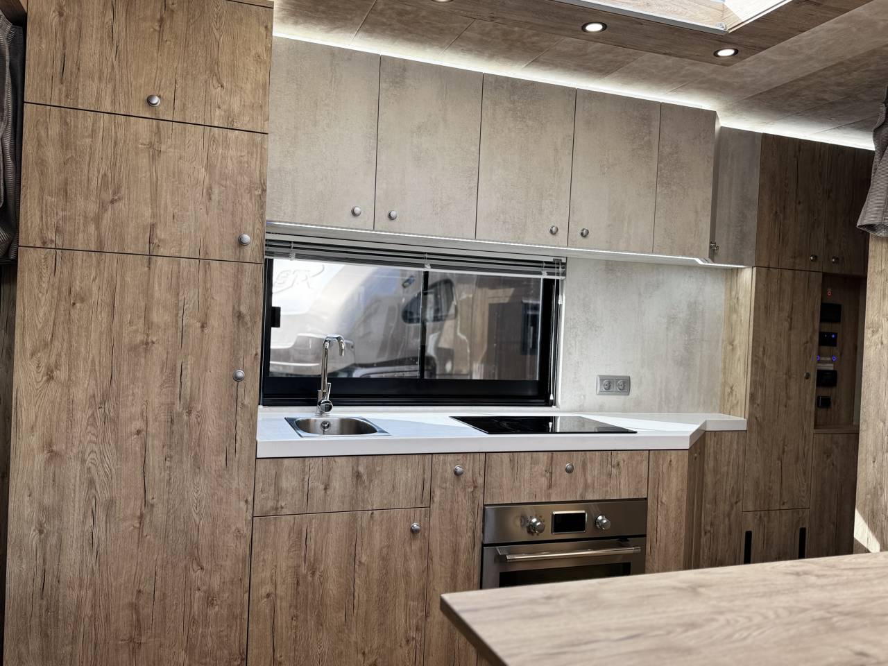 Zware paardenvrachtwagen (groot rijbewijs) Volvo FH 6  2024 Tweedehands