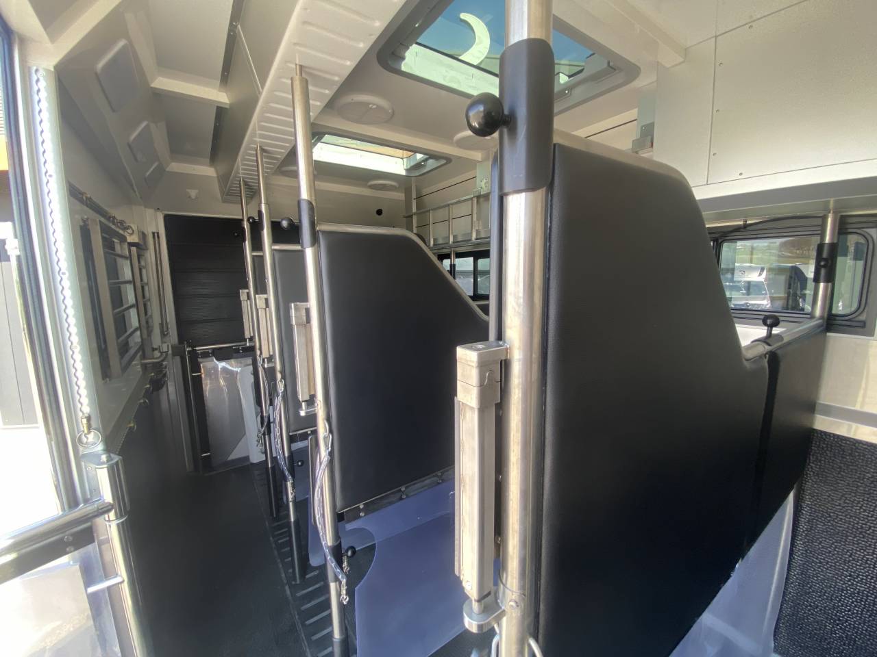 Zware paardenvrachtwagen (groot rijbewijs) STX  2025 Nieuw