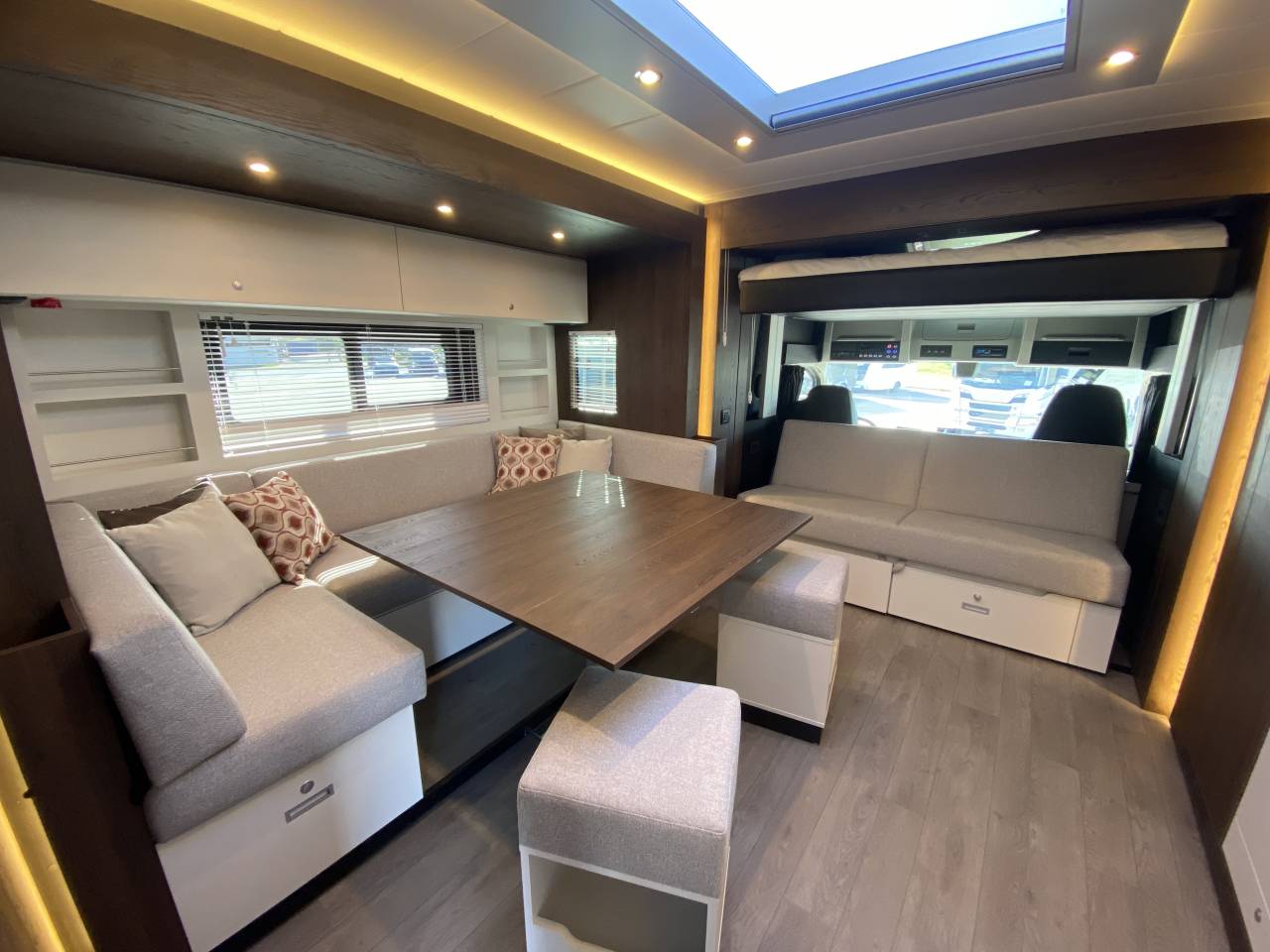 Zware paardenvrachtwagen (groot rijbewijs) STX  2025 Nieuw