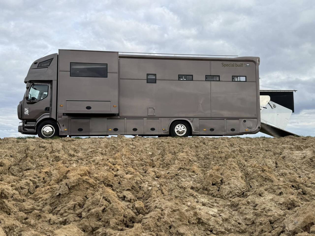 Zware paardenvrachtwagen (groot rijbewijs) Renault midlum 300 cv 2013 Tweedehands