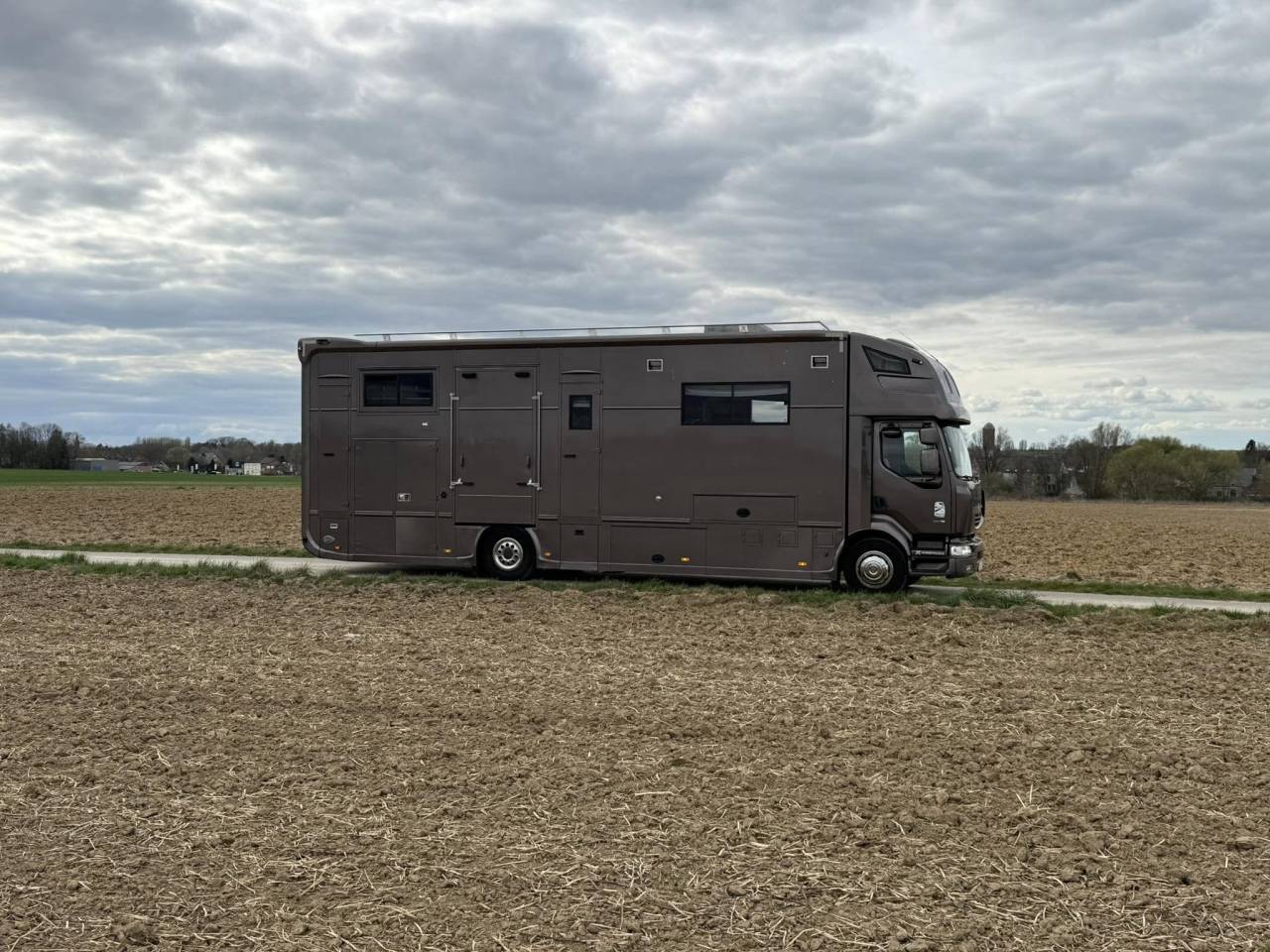 Zware paardenvrachtwagen (groot rijbewijs) Renault midlum 300 cv 2013 Tweedehands